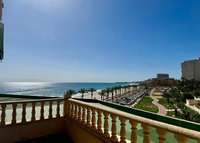 Vistas Al Mar, Piscina Y Playa Апартаменты *